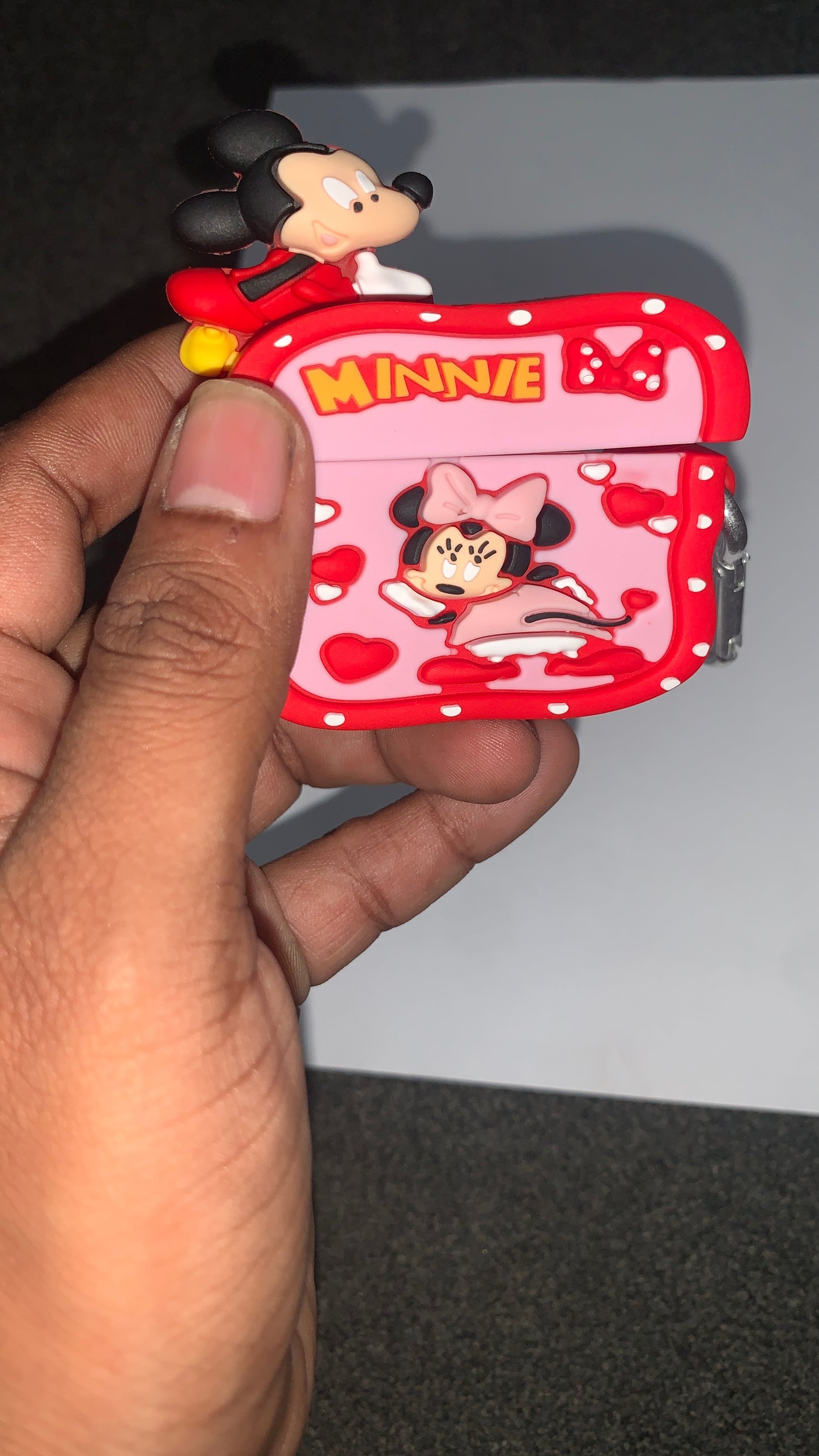 Minnie Mouse airpods case AIRPODS PRO 2 Adorable and functional Minnie Mouse-themed AIRPODS PRO 2